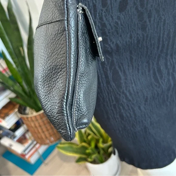 Roots 73 black Pebble Leather Village Tribe Bag - Picture 5 of 8